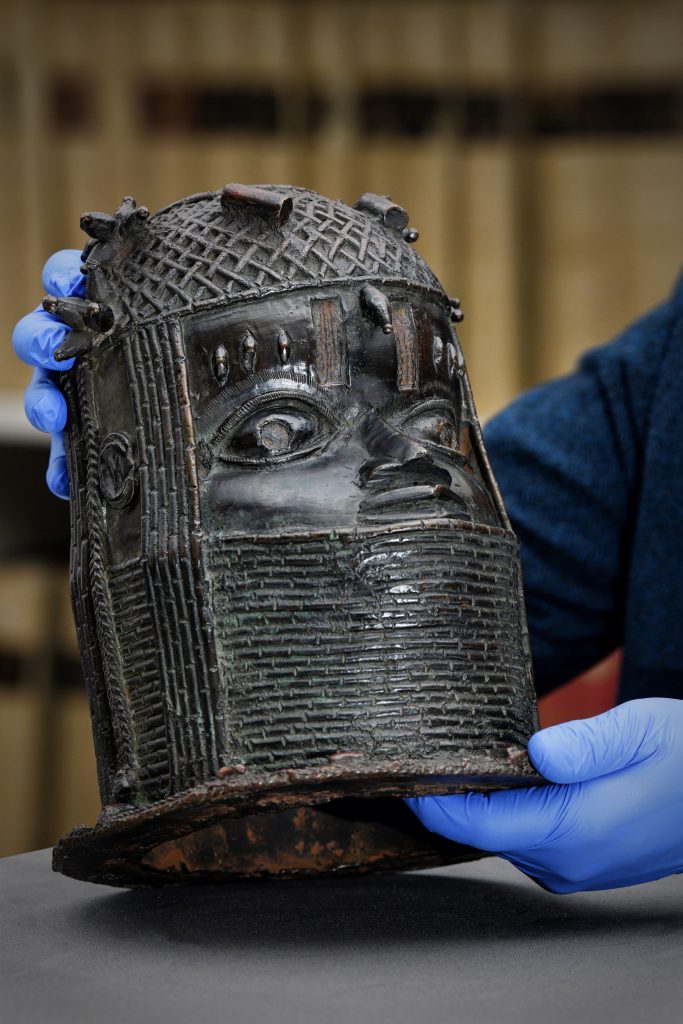 Bronze sculpture depicting an Oba (king) of Benin